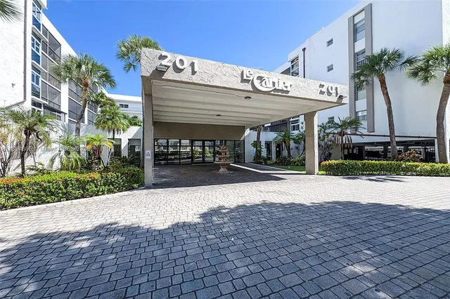 $3,950 | 201 178th Drive, Unit 537, Sunny Isles Beach, FL 33160