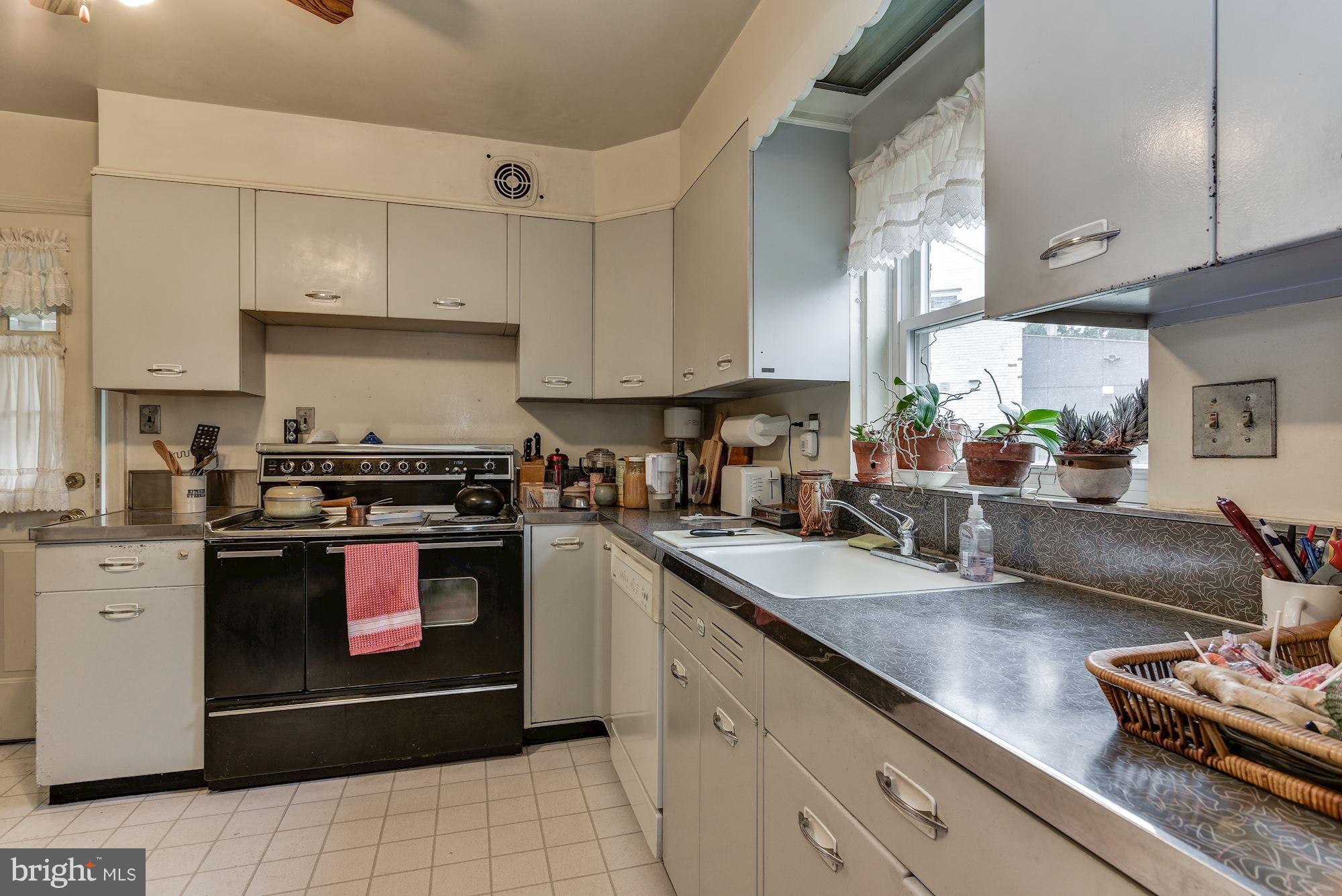 2600 Spencer Road Chevy Chase, MD 20815 - Photo 12 of 29 Eat-in Kitchen