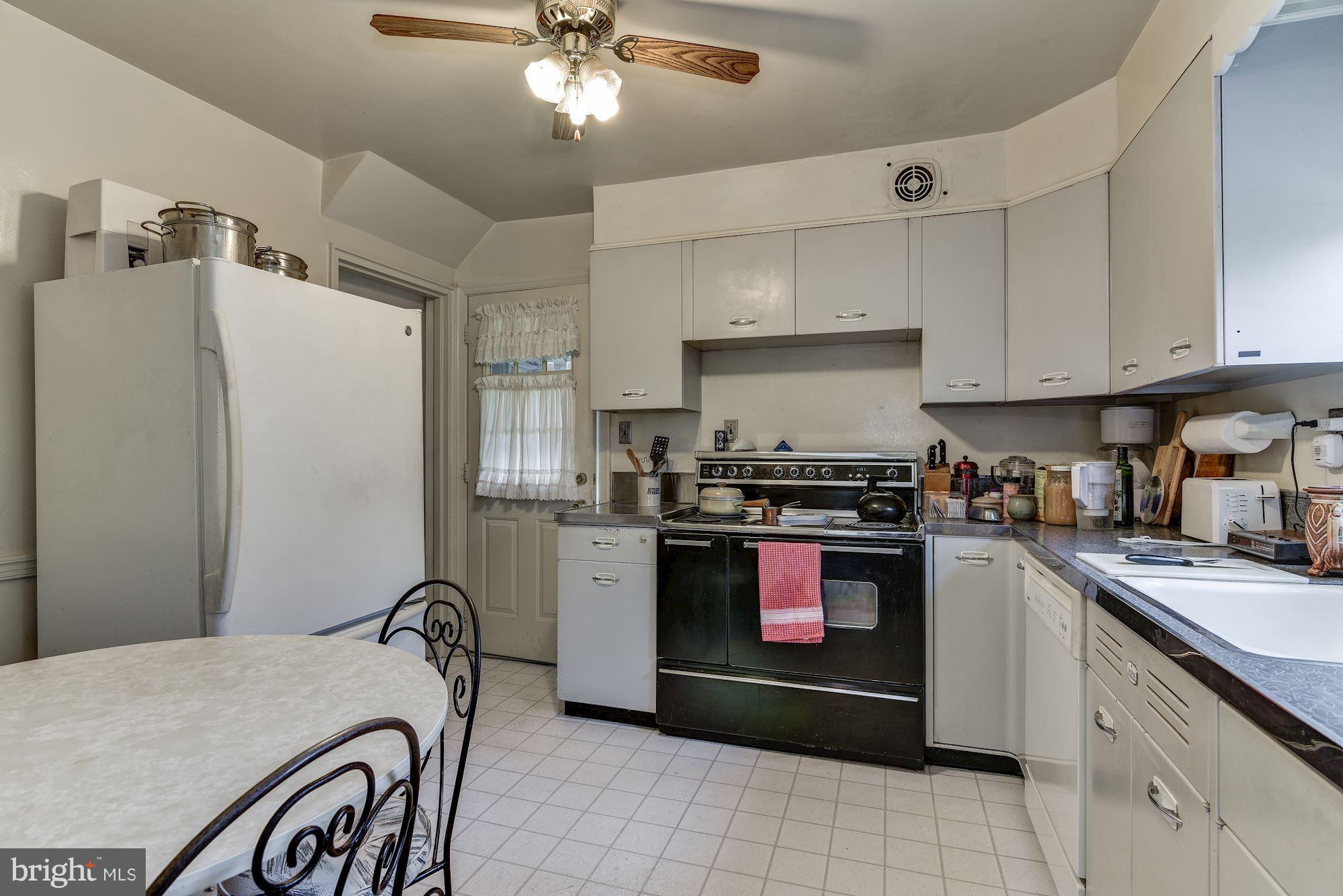 2600 Spencer Road Chevy Chase, MD 20815 - Photo 13 of 29 Eat-in Kitchen
