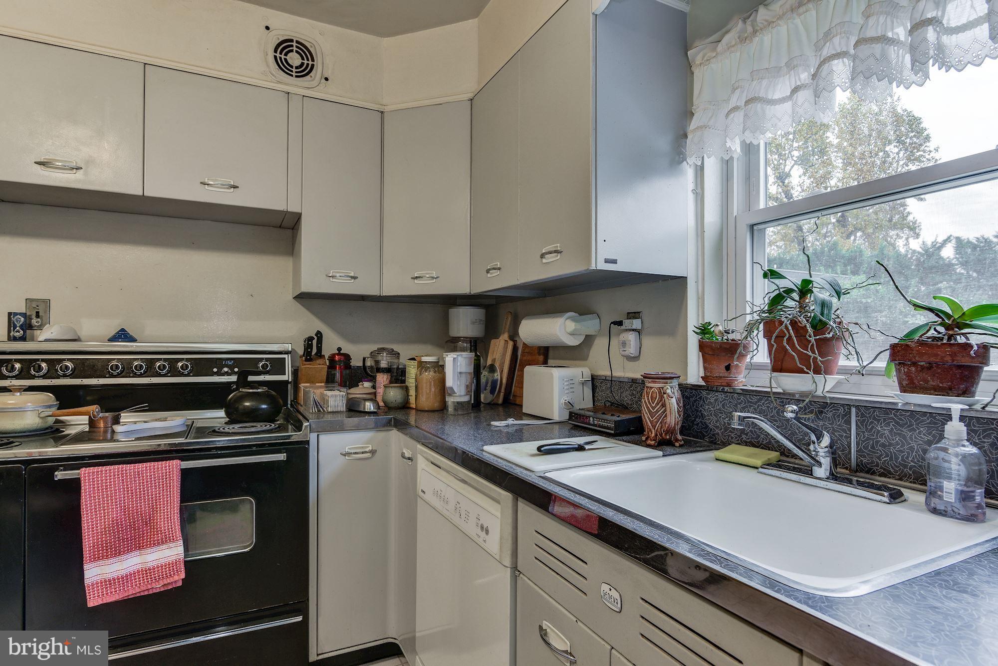2600 Spencer Road Chevy Chase, MD 20815 - Photo 14 of 29 Eat-in Kitchen