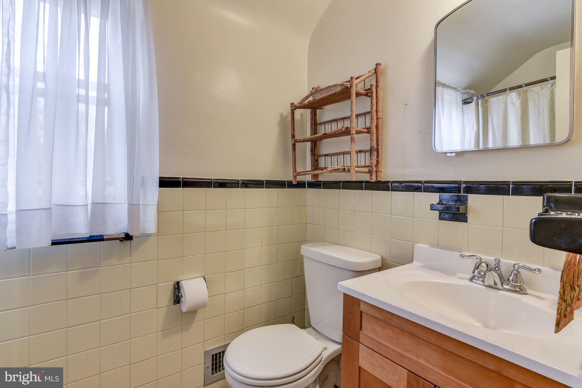 2600 Spencer Road Chevy Chase, MD 20815 - Photo 22 of 29 Main-Level Bath