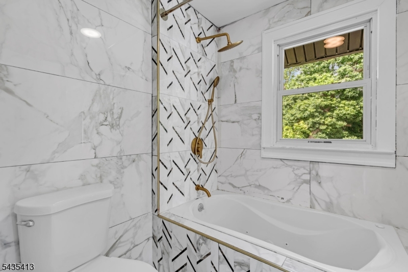 529 Wheatsheaf Road Roselle, NJ 07203 - Photo 39 of 46