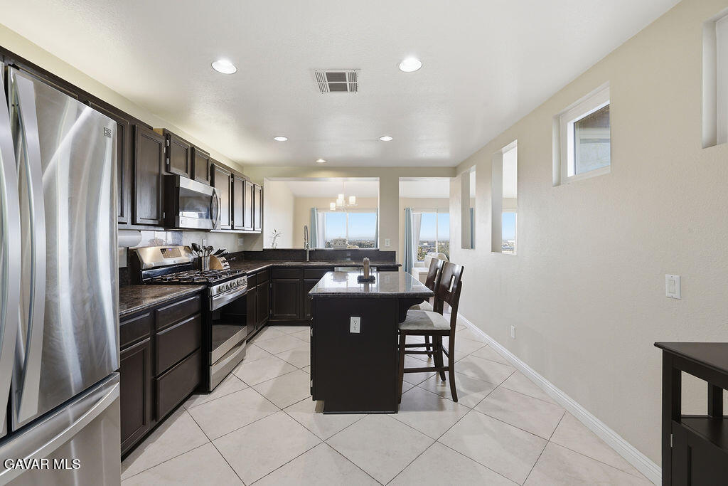 1163 Cheetah Way Palmdale, CA 93551 - Photo 17 of 60 _AR55423