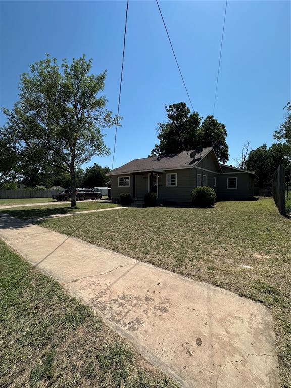 607 Fannin Street Winters, TX 79567 - Photo 2 of 19