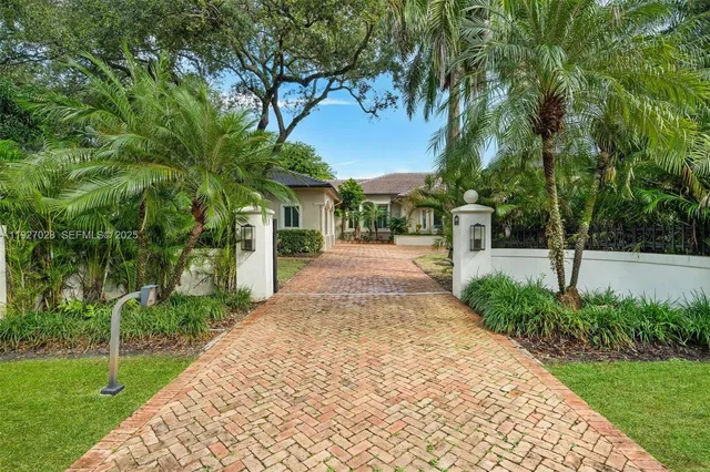 $5,800,000 | 6890 Southwest 94th Street, Pinecrest, FL 33156