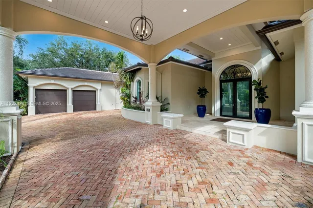 $5,800,000 | 6890 Southwest 94th Street, Pinecrest, FL 33156
