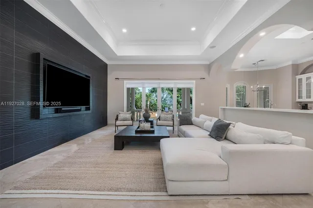 $5,800,000 | 6890 Southwest 94th Street, Pinecrest, FL 33156