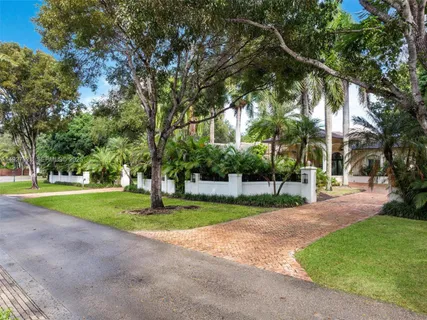 $5,800,000 | 6890 Southwest 94th Street, Pinecrest, FL 33156