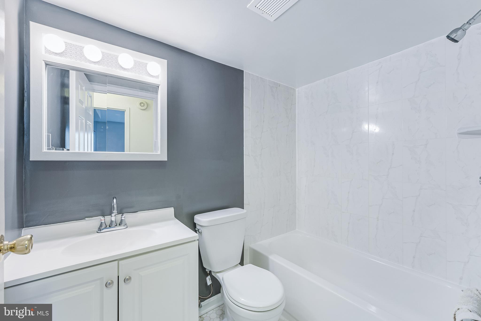 11240 Chestnut Grove Square, Unit 31 Reston, VA 20190 - Photo 19 of 34 a bathroom with a sink toilet and shower