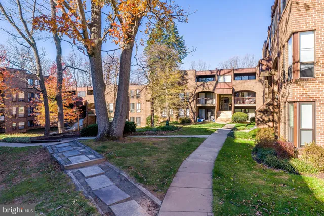 $2,200 | 11240 Chestnut Grove Square, Unit 31, Reston, VA 20190