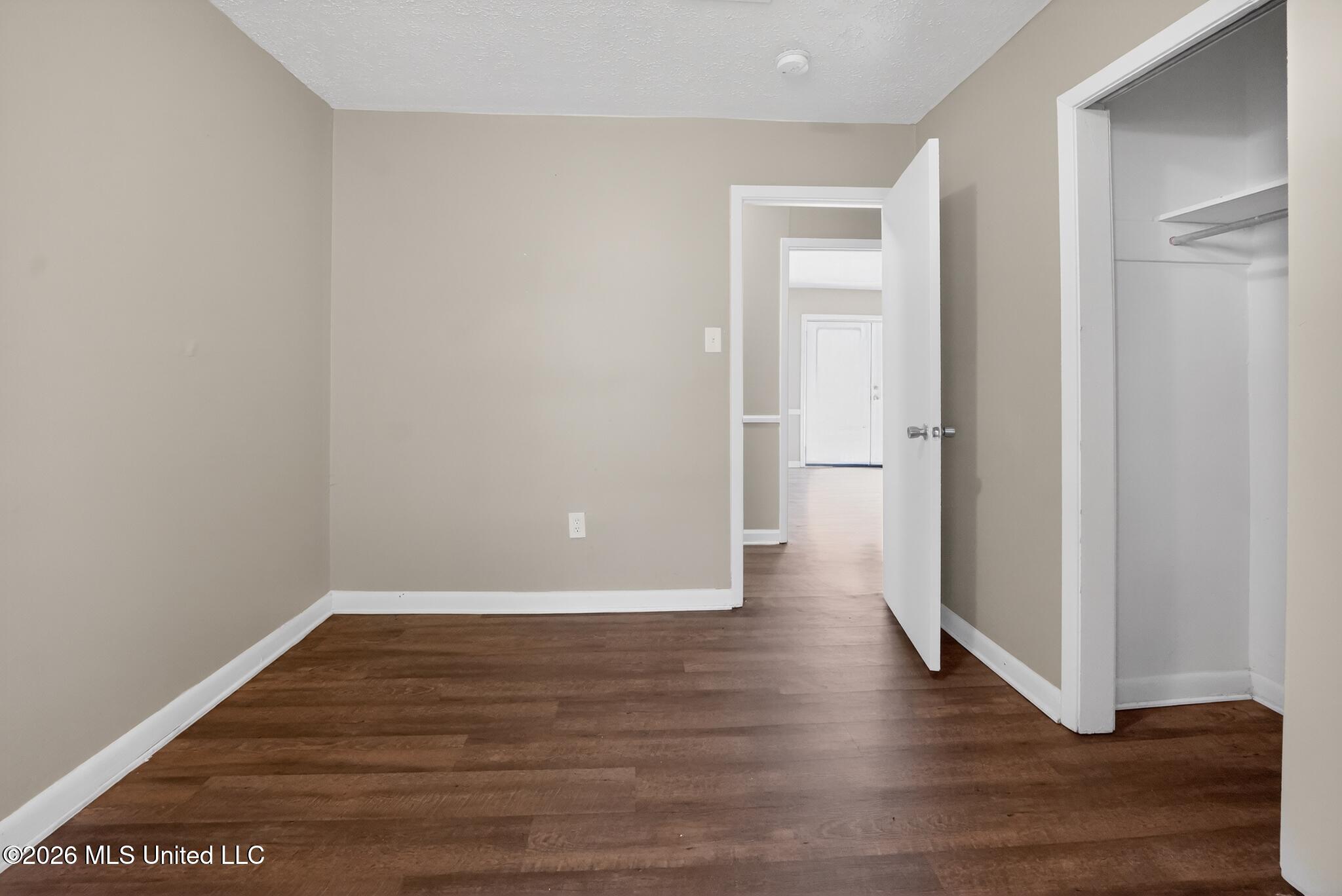 206 Valley Ridge Drive Jackson, MS 39206 - Photo 26 of 34 26_206_Valley_Ridge_Dr-Bedroom-8022
