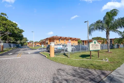 $1,800 | 9483 Southwest 76th Street, Unit N1, Miami, FL 33173