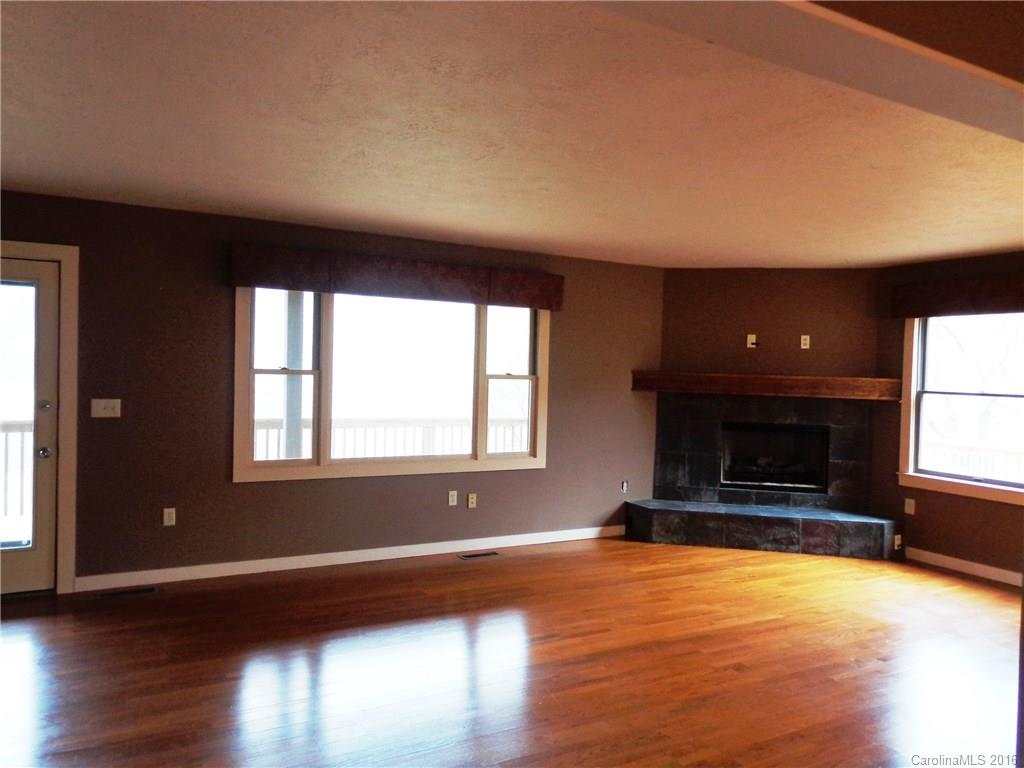 285 McCracken Farm Road Clyde, NC 28721 - Photo 4 of 24