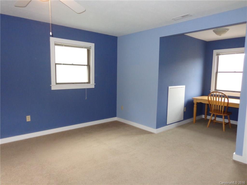 285 McCracken Farm Road Clyde, NC 28721 - Photo 10 of 24