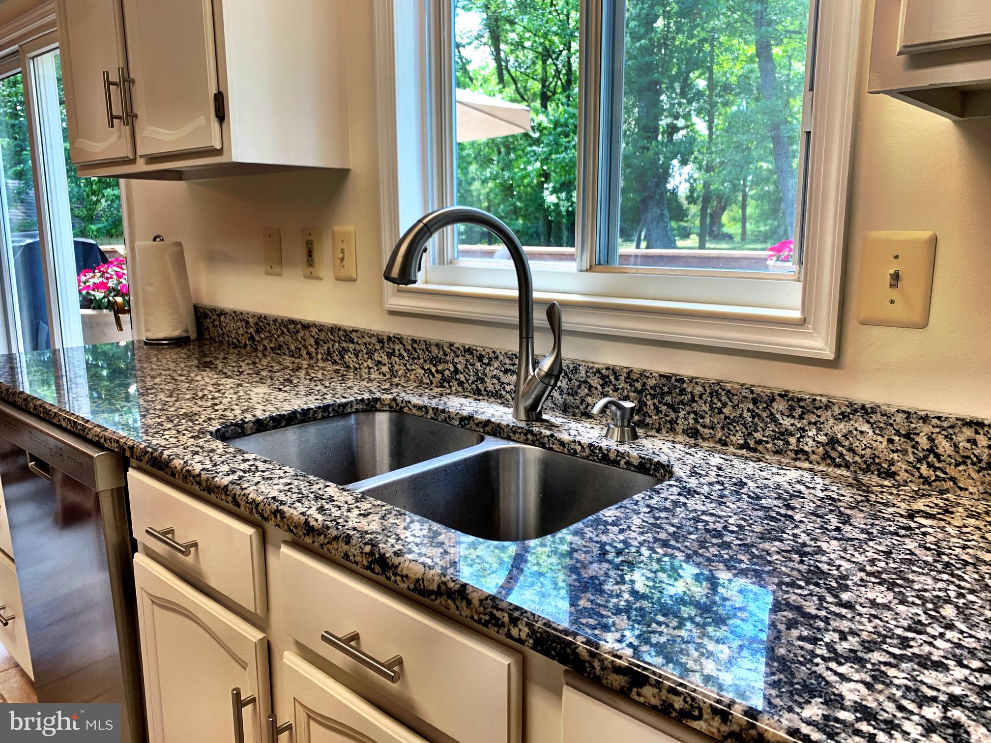 22 Ross Road Burlington Township, NJ 08016 - Photo 9 of 26 Gallery Image 9