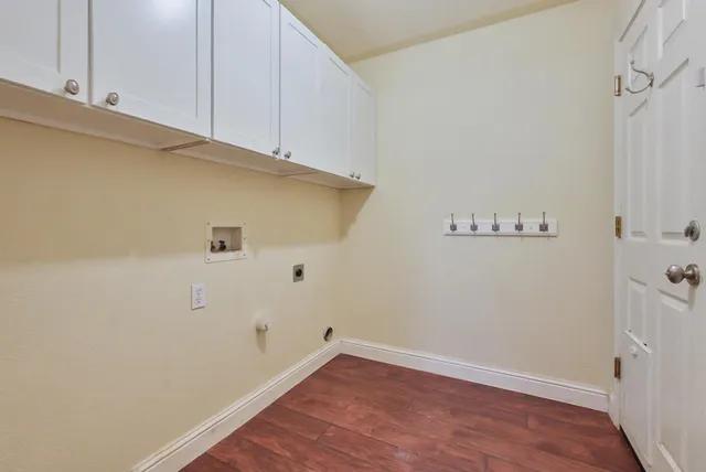 a view of utility room