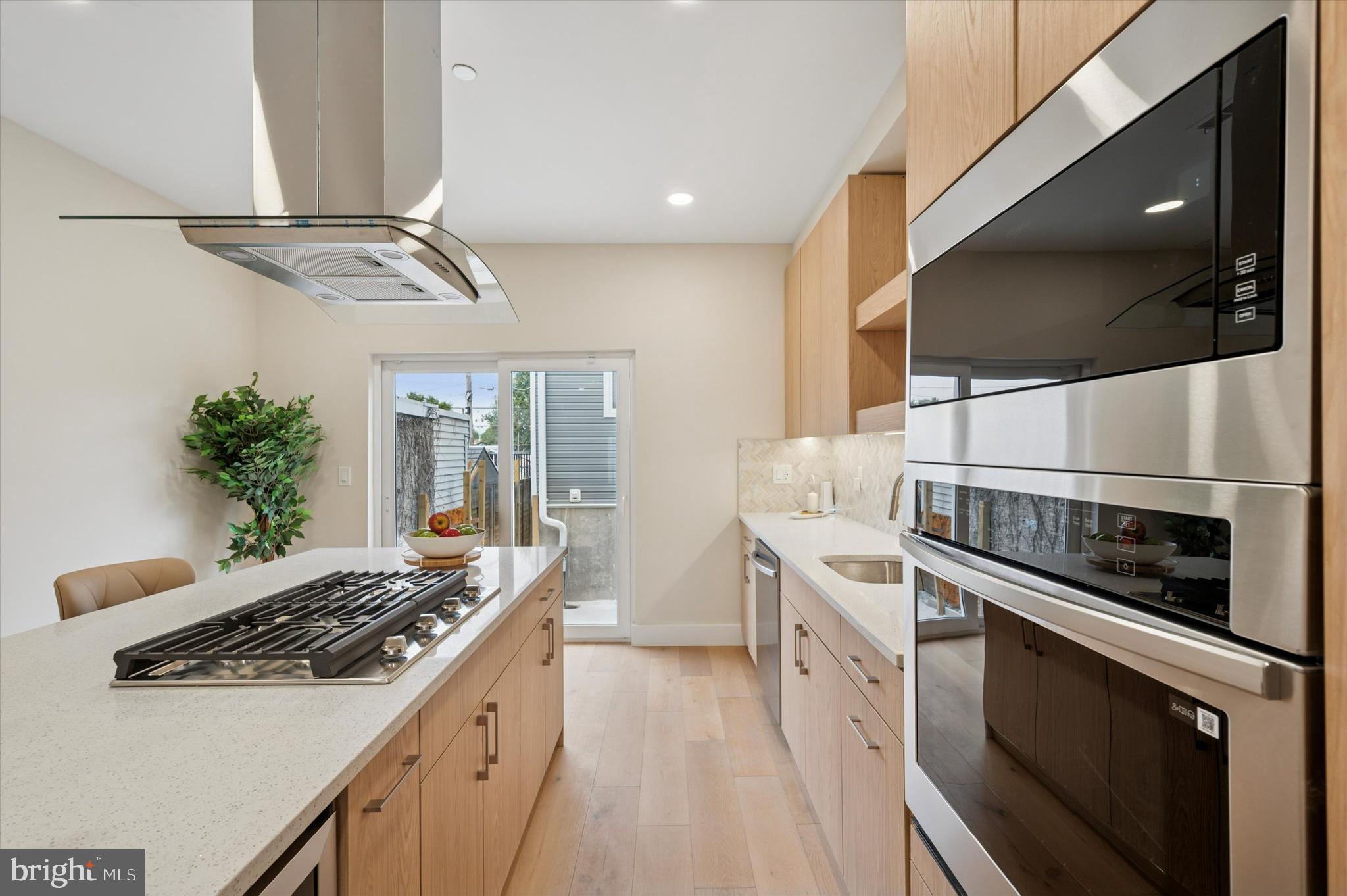 2439 East Huntingdon Street Philadelphia, PA 19125 - Photo 4 of 41