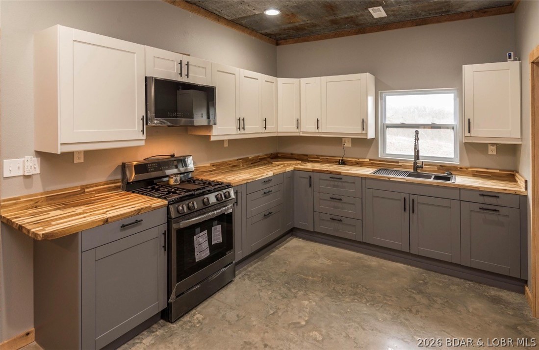 21657 Sawmill Road Versailles, MO 65084 - Photo 11 of 49