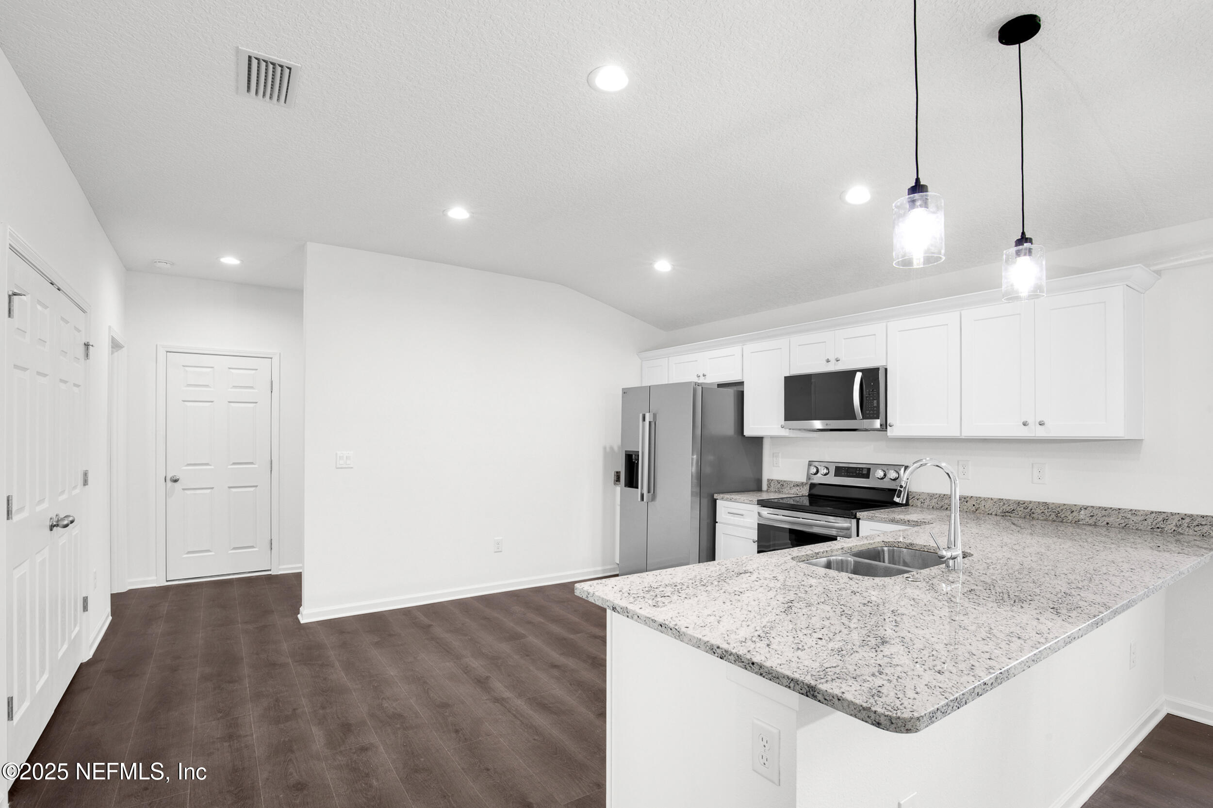 1407 Cleveland Avenue Palatka, FL 32177 - Photo 4 of 42 7_nfl_1407cleveland-14