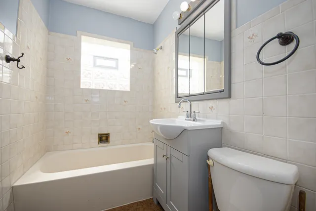 $3,500 | 5533 South Menard Avenue, Chicago, IL 60638