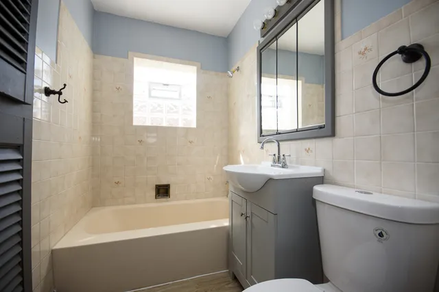 $3,500 | 5533 South Menard Avenue, Chicago, IL 60638