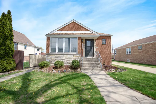 $3,500 | 5533 South Menard Avenue, Chicago, IL 60638