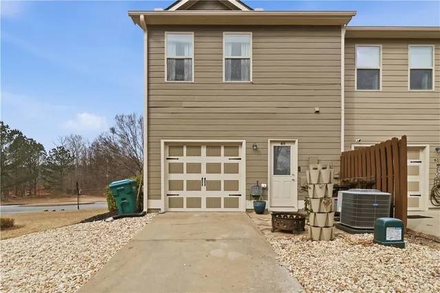 a view of yard with tree s