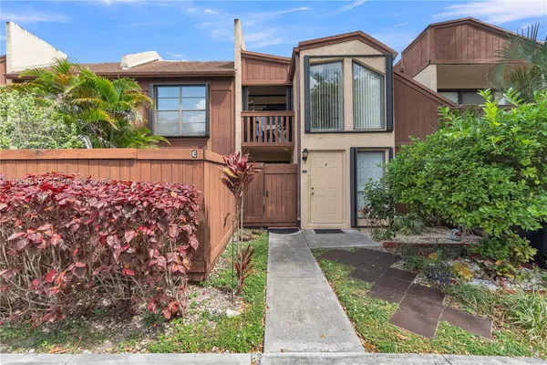 $300,000 | 6411 Southwest 116th Court, Unit E, Miami, FL 33173