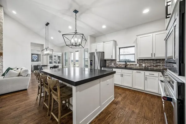 $599,900 | 20450 County Road 637, Nevada, TX 75173