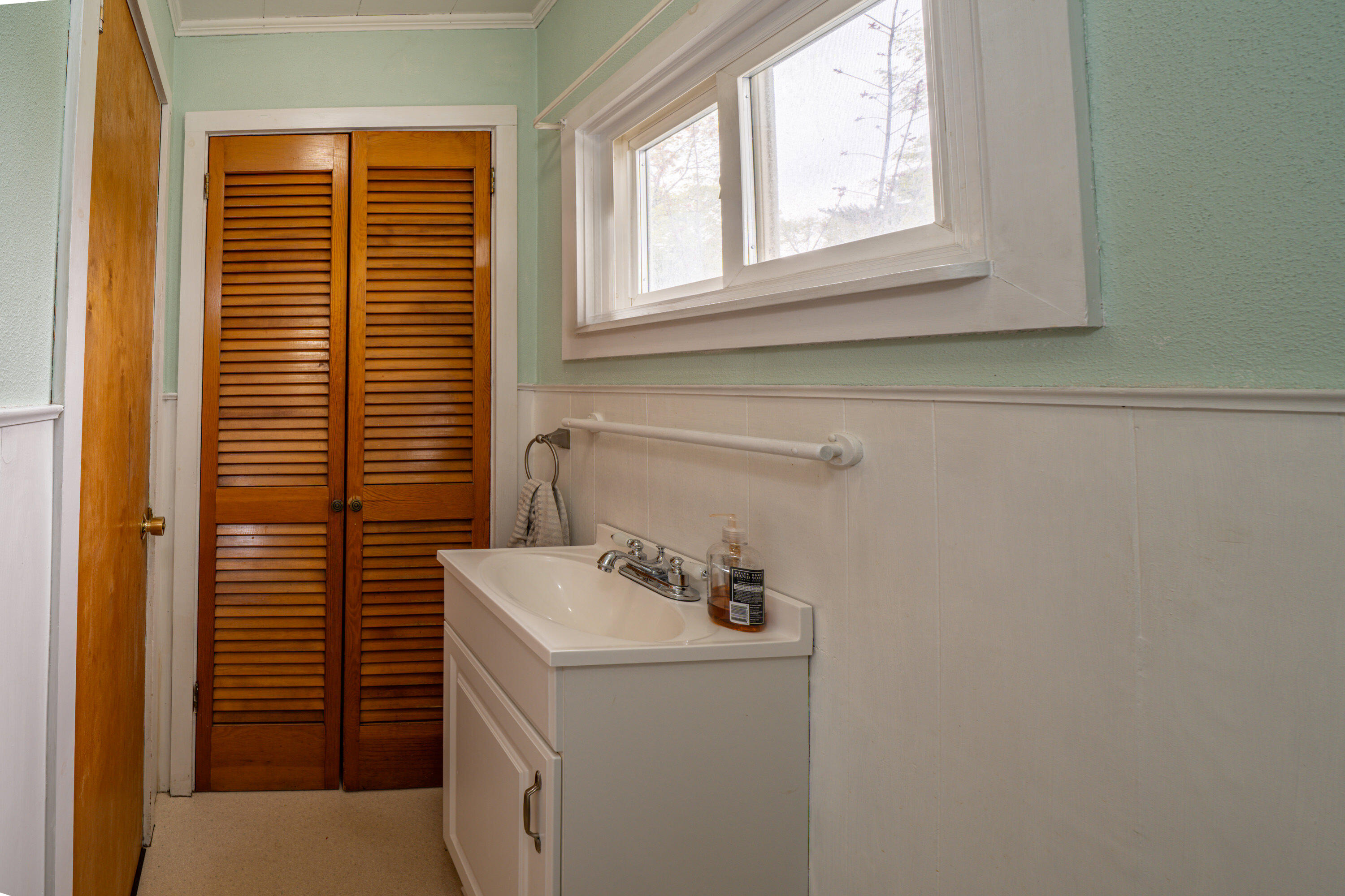 744 Hammond Street Bangor, ME 04401 - Photo 10 of 53 109 744 Hammond St Bangor Half Bath 2