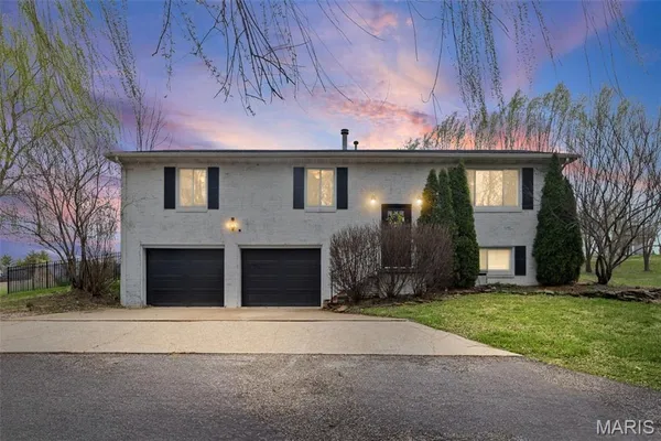 $419,000 | 319 East Ingle Drive, Glen Carbon, IL 62034