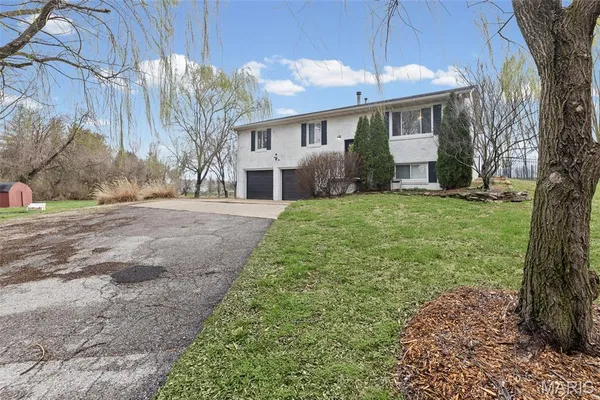 $419,000 | 319 East Ingle Drive, Glen Carbon, IL 62034