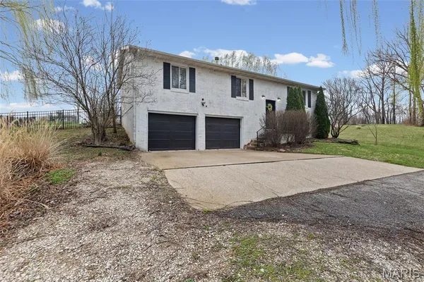 $419,000 | 319 East Ingle Drive, Glen Carbon, IL 62034