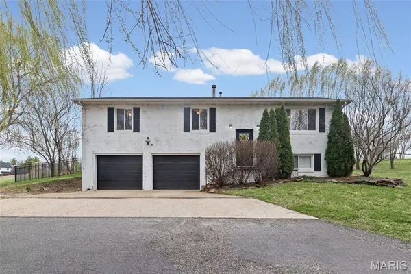 $419,000 | 319 East Ingle Drive, Glen Carbon, IL 62034