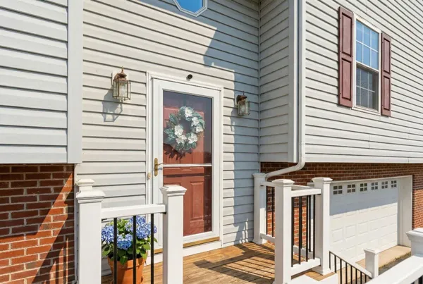 an outdoor view of a house with street