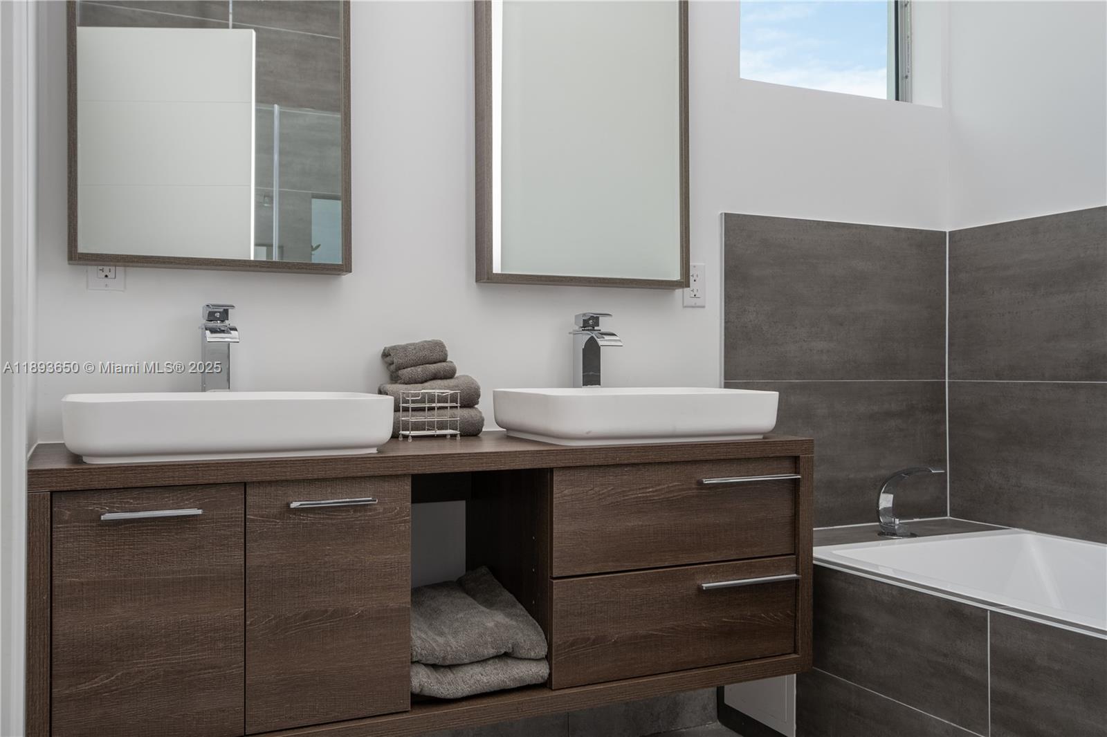 3461 Southwest 25th Street, Unit B Miami, FL 33133 - Photo 13 of 23