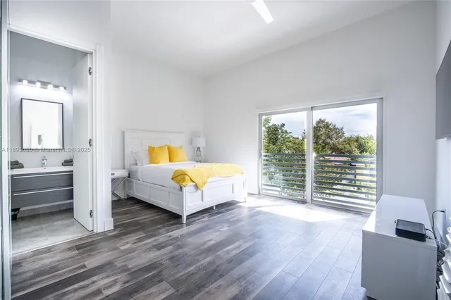 $10,900 | 3461 Southwest 25th Street, Unit B, Miami, FL 33133