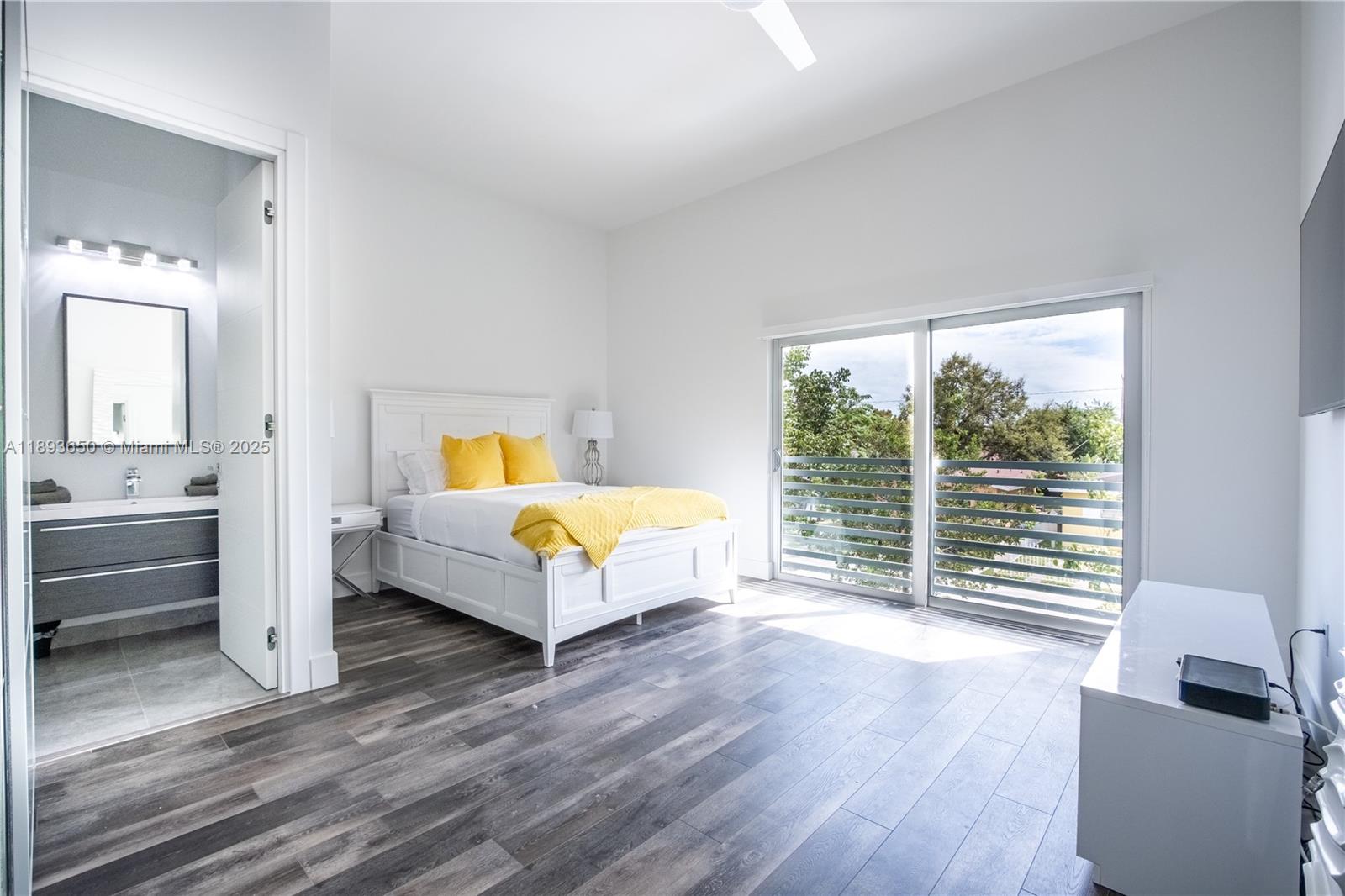 3461 Southwest 25th Street, Unit B Miami, FL 33133 - Photo 19 of 23