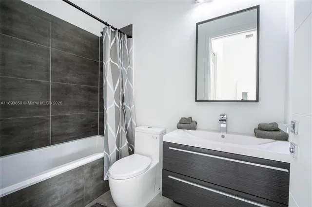 $10,900 | 3461 Southwest 25th Street, Unit B, Miami, FL 33133