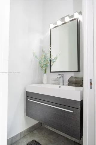 $10,900 | 3461 Southwest 25th Street, Unit B, Miami, FL 33133