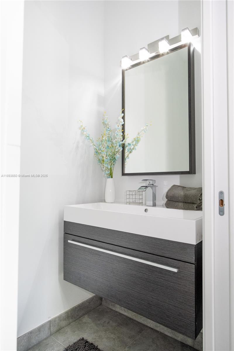 3461 Southwest 25th Street, Unit B Miami, FL 33133 - Photo 6 of 23