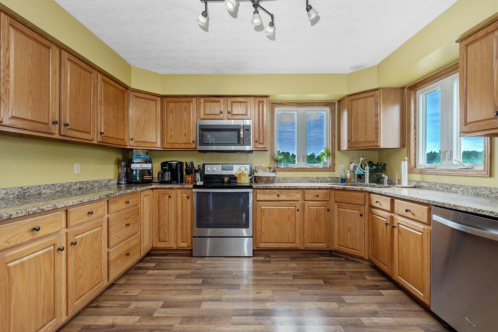 10661 Fairview Road Southeast Heath, OH 43056 - Photo 5 of 53 11-Kitchen