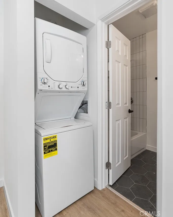 411 North Euclid Avenue Pasadena, CA 91101 - Photo 27 of 40 a utility room with dryer and washer