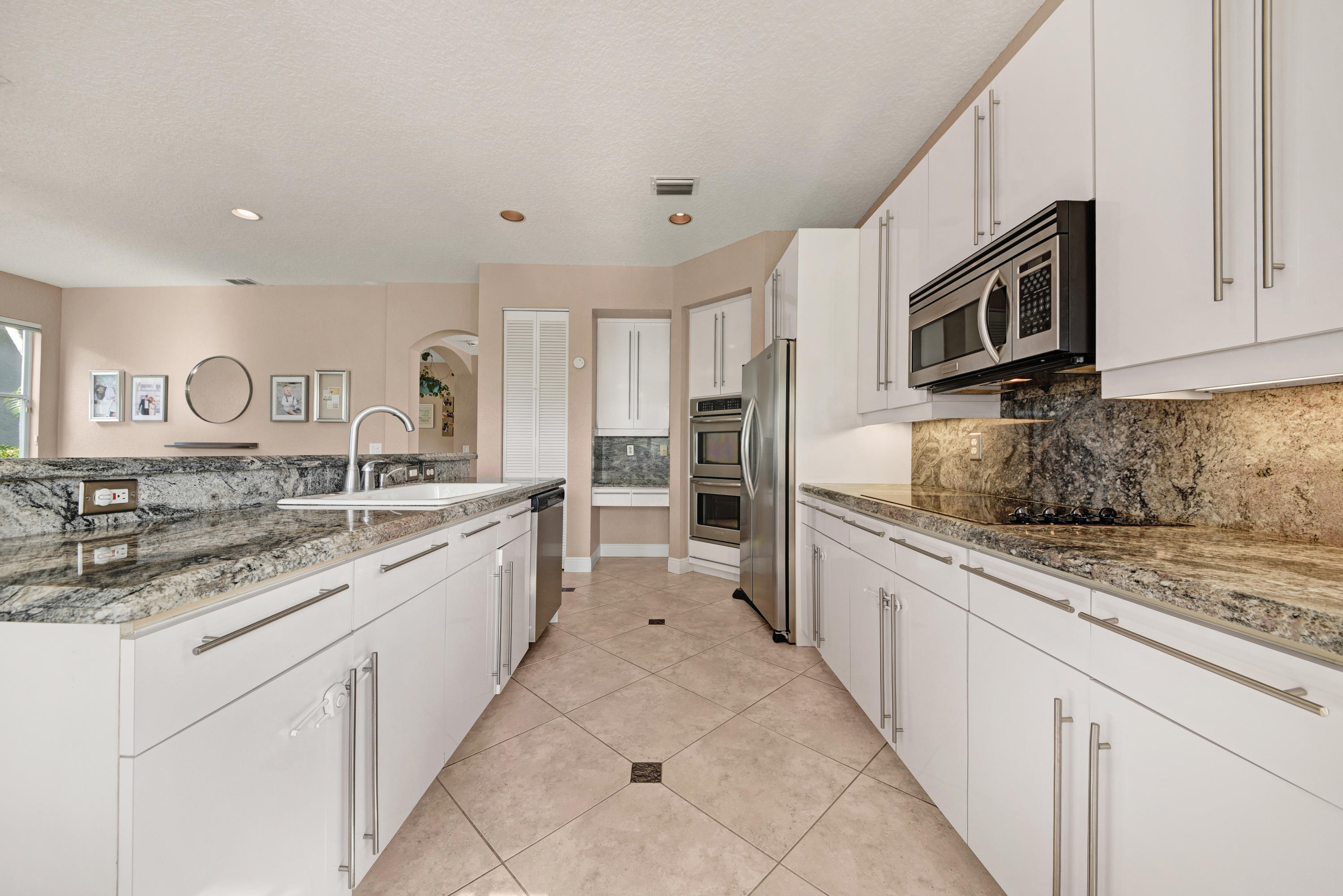 11205 Sea Grass Circle Boca Raton, FL 33498 - Photo 12 of 32 KITCHEN