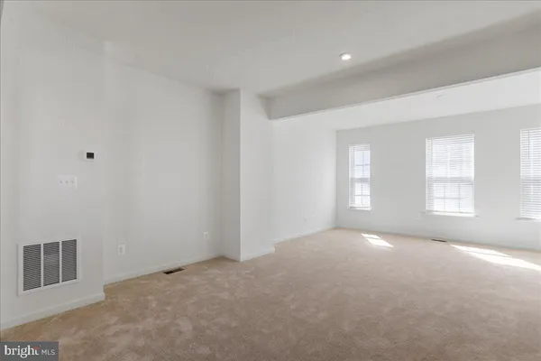 $2,300 | 21 Stafford Place, Falling Waters, WV 25419