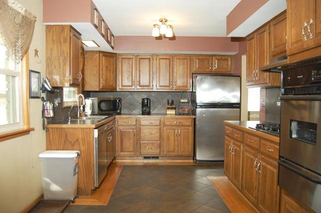 40W730 Russell Road Elgin, IL 60124 - Photo 4 of 17