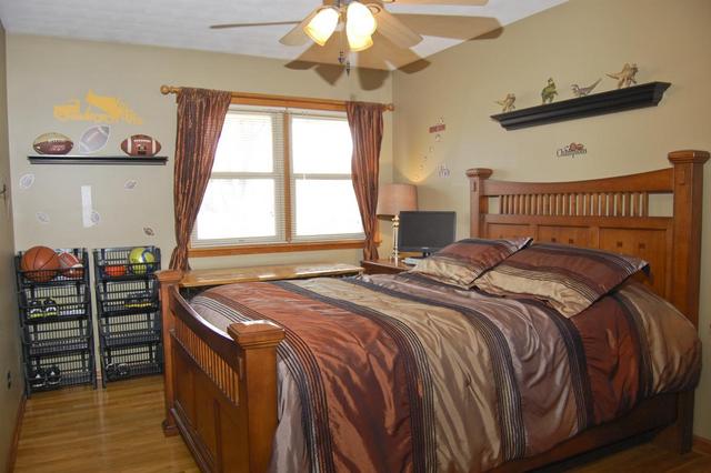40W730 Russell Road Elgin, IL 60124 - Photo 6 of 17