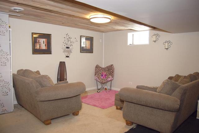 40W730 Russell Road Elgin, IL 60124 - Photo 9 of 17