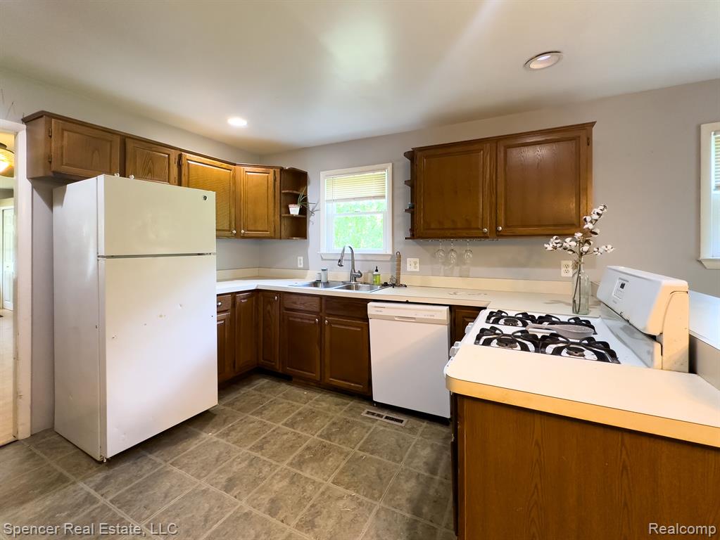 518 Alfred Road Ortonville, MI 48462 - Photo 5 of 13