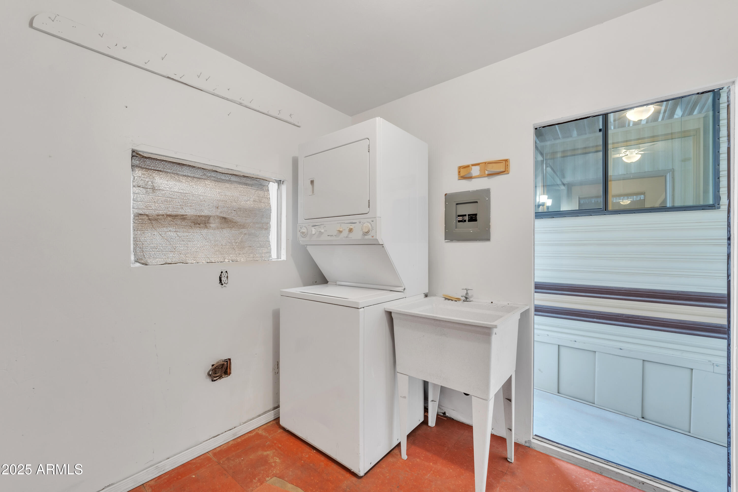 1152 South Sioux Drive Apache Junction, AZ 85119 - Photo 34 of 50 a workspace with white cabinets